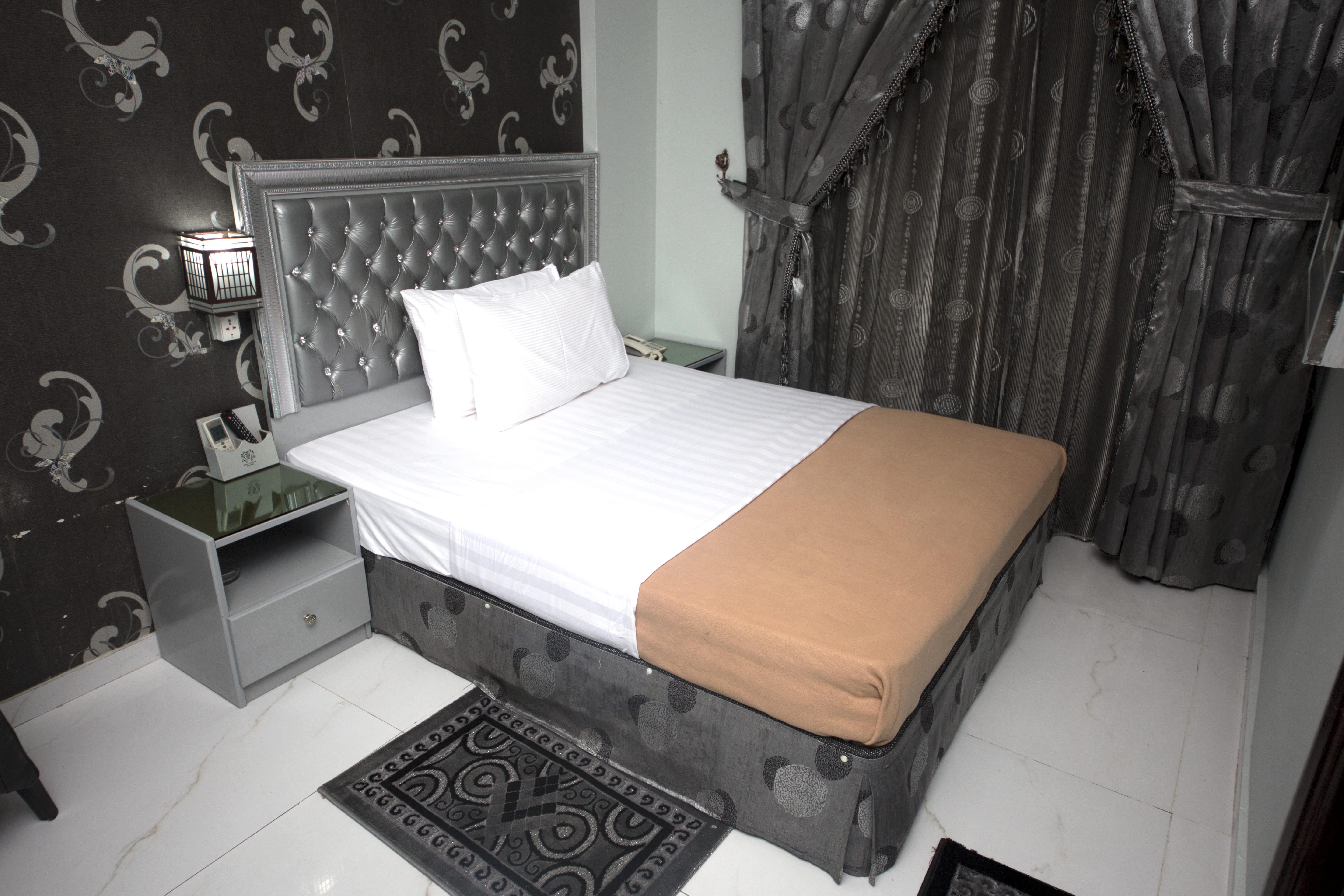 White Fort Hotel Дубай Екстериор снимка