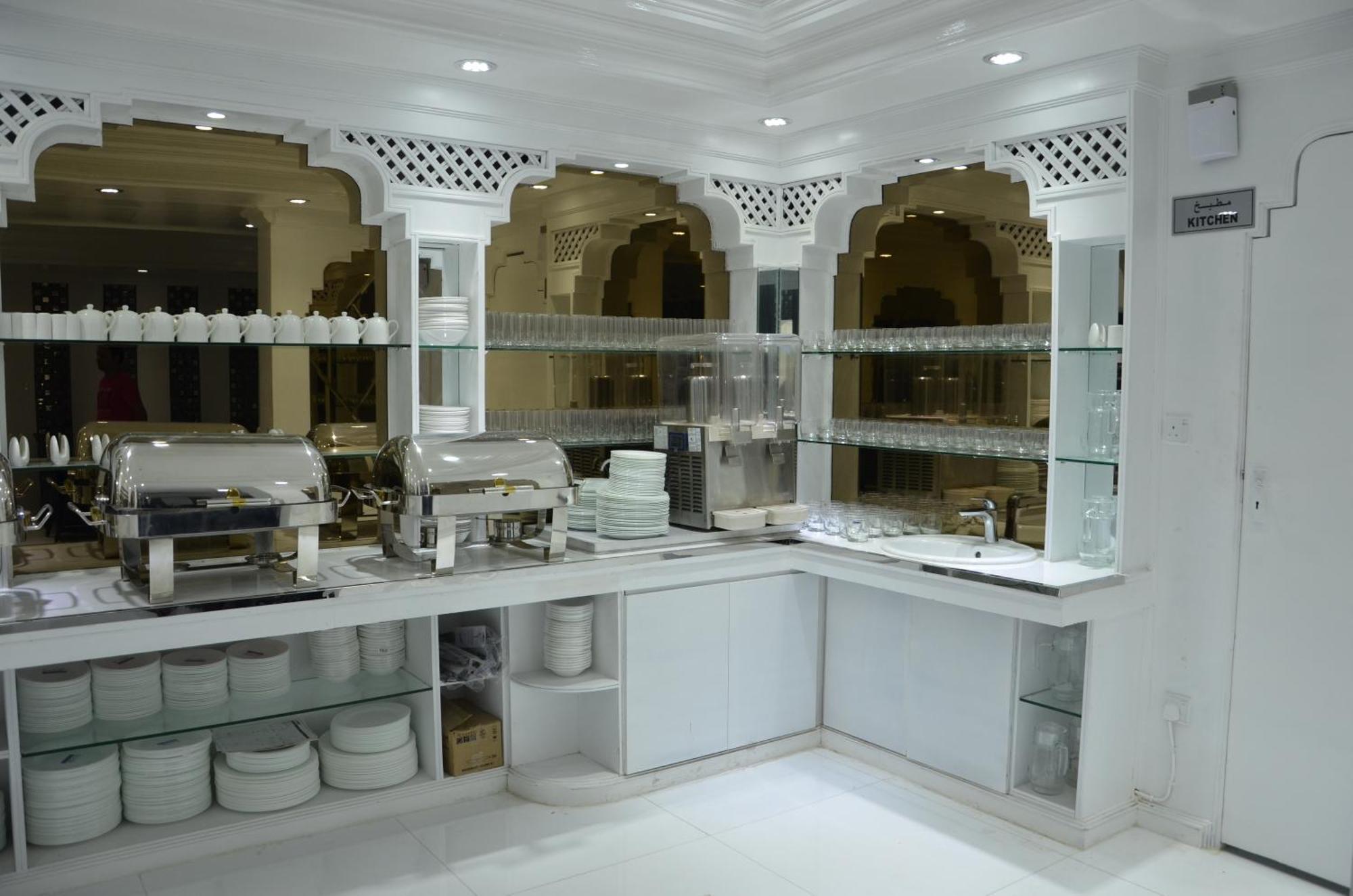 White Fort Hotel Дубай Екстериор снимка