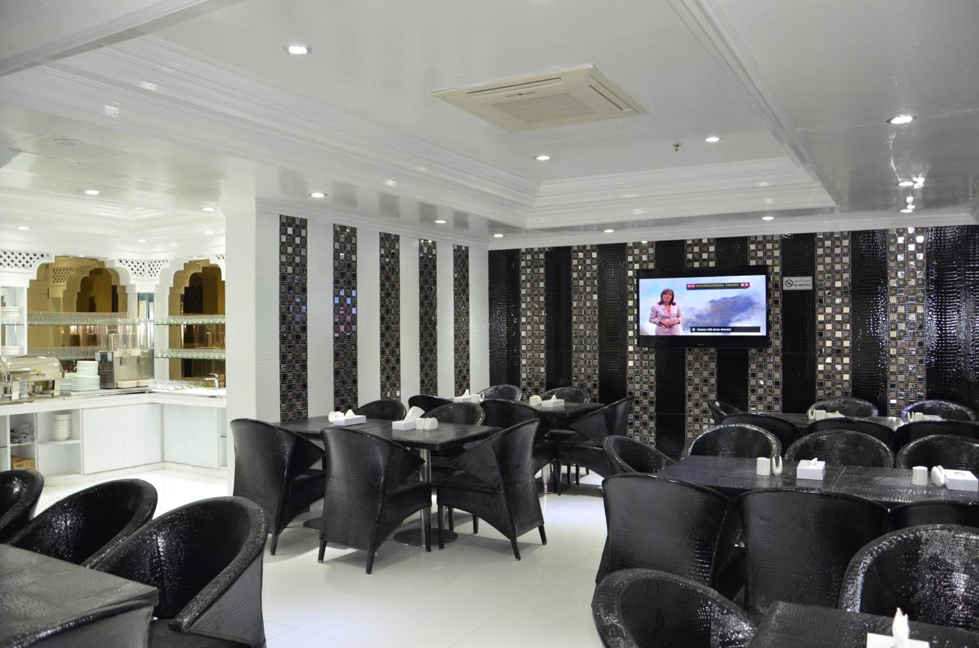 White Fort Hotel Дубай Екстериор снимка