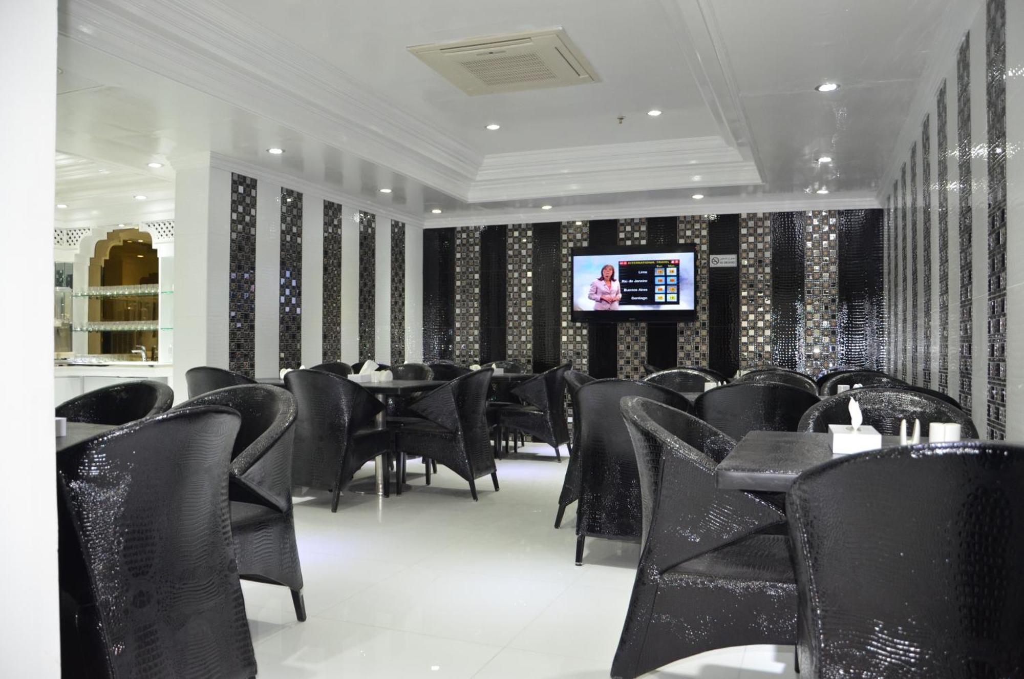 White Fort Hotel Дубай Екстериор снимка