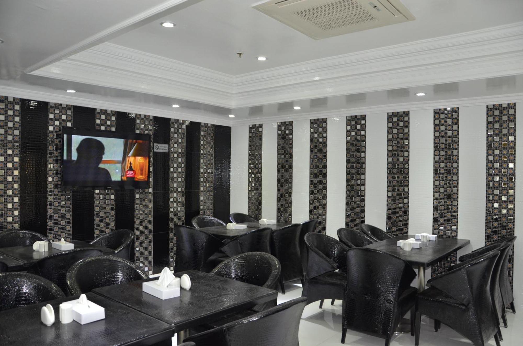 White Fort Hotel Дубай Екстериор снимка