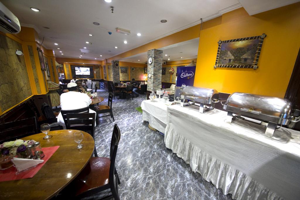 White Fort Hotel Дубай Екстериор снимка